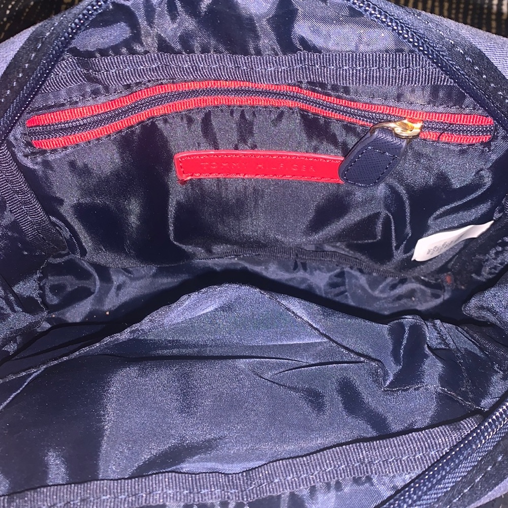 Tommy Hilfiger.